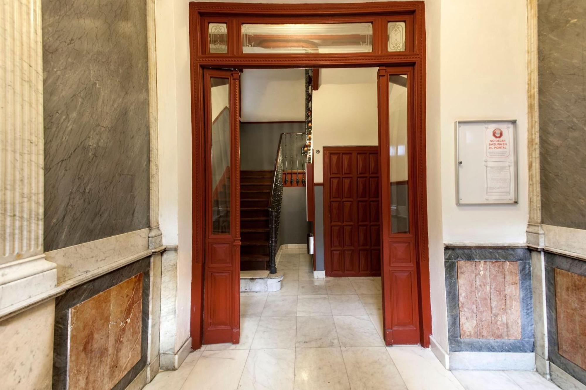 Apartamentos Day Madrid San Antonio Centro Gran Via Sol Malasana 외부 사진