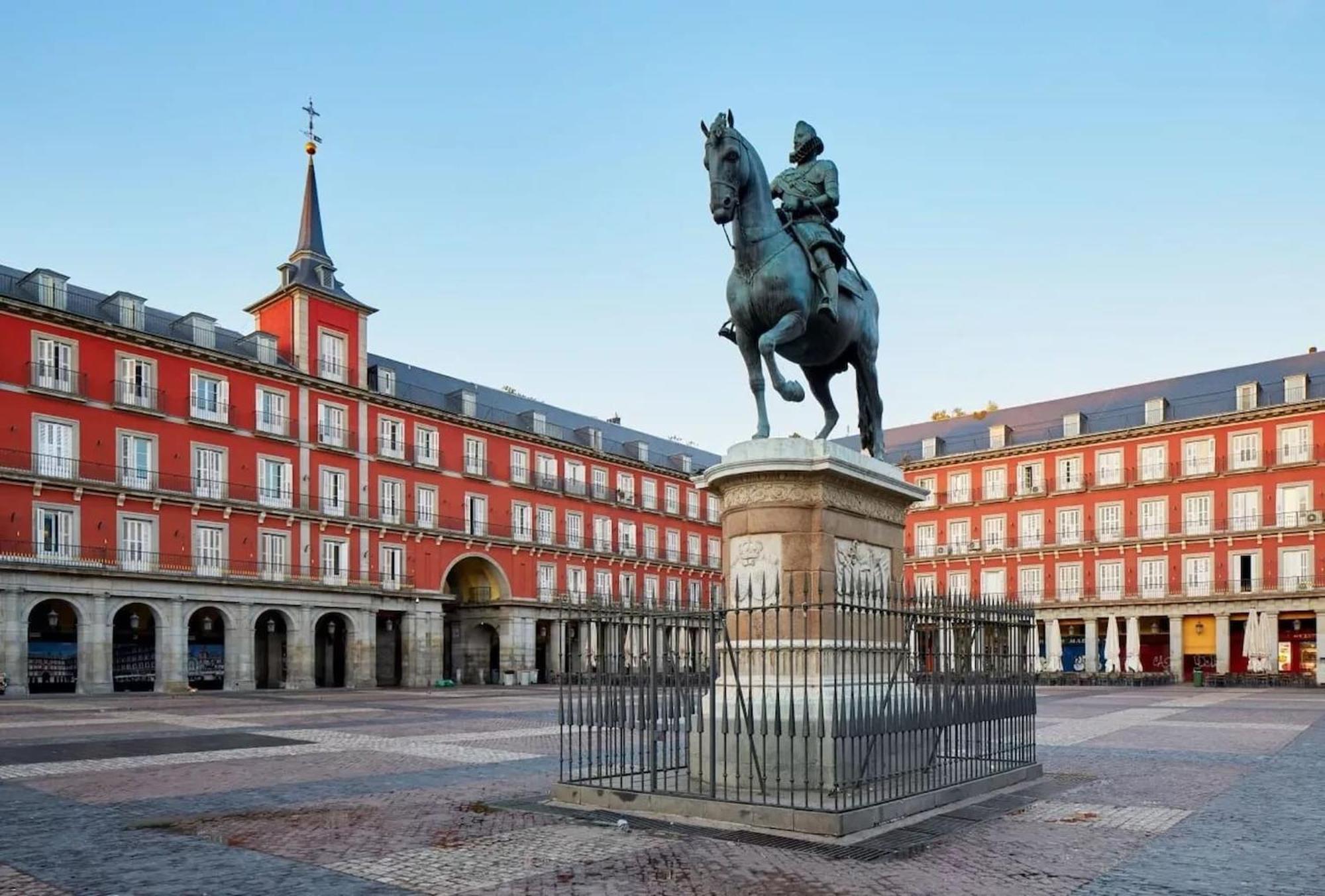 Apartamentos Day Madrid San Antonio Centro Gran Via Sol Malasana 외부 사진