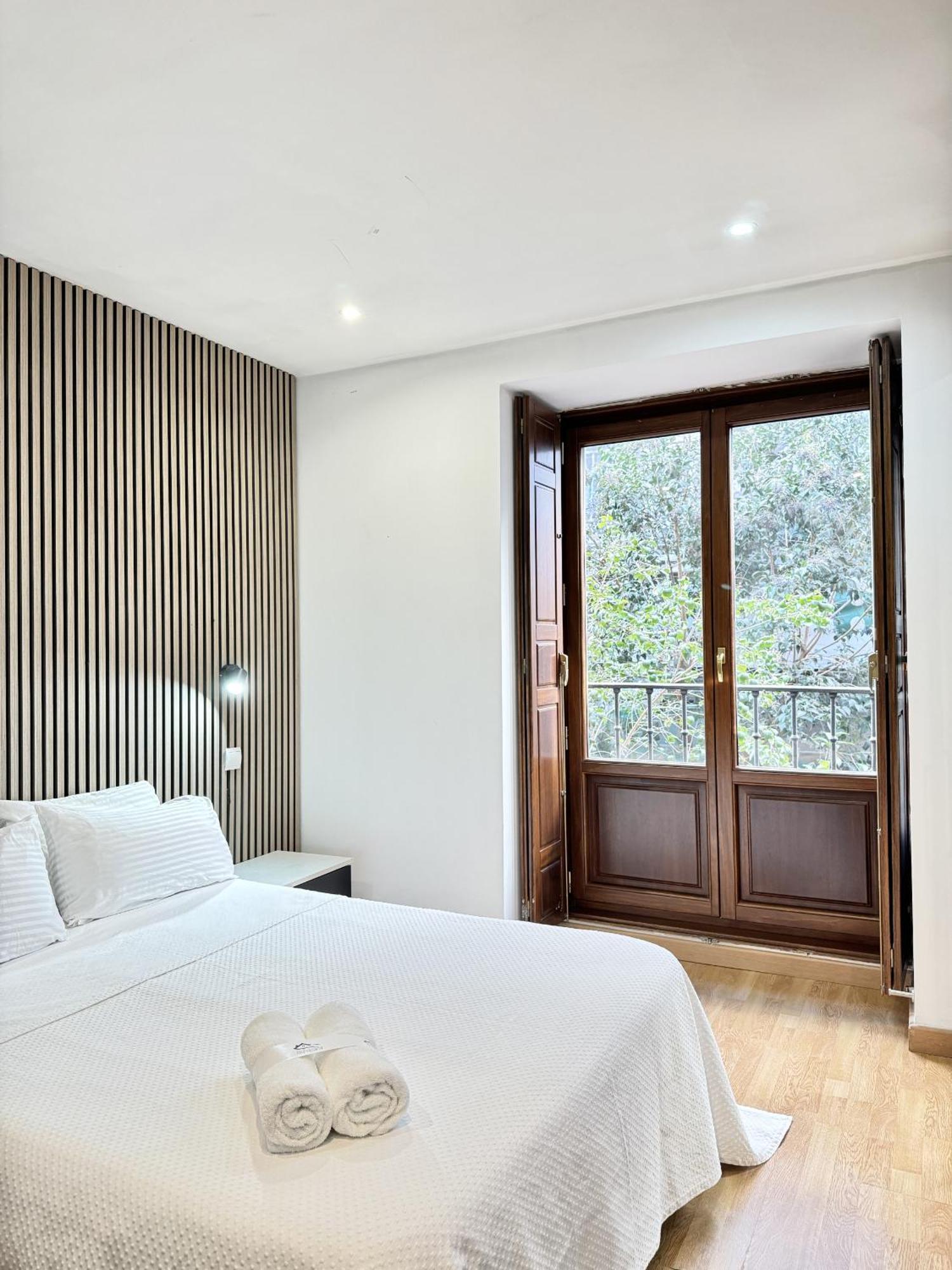 Apartamentos Day Madrid San Antonio Centro Gran Via Sol Malasana 외부 사진