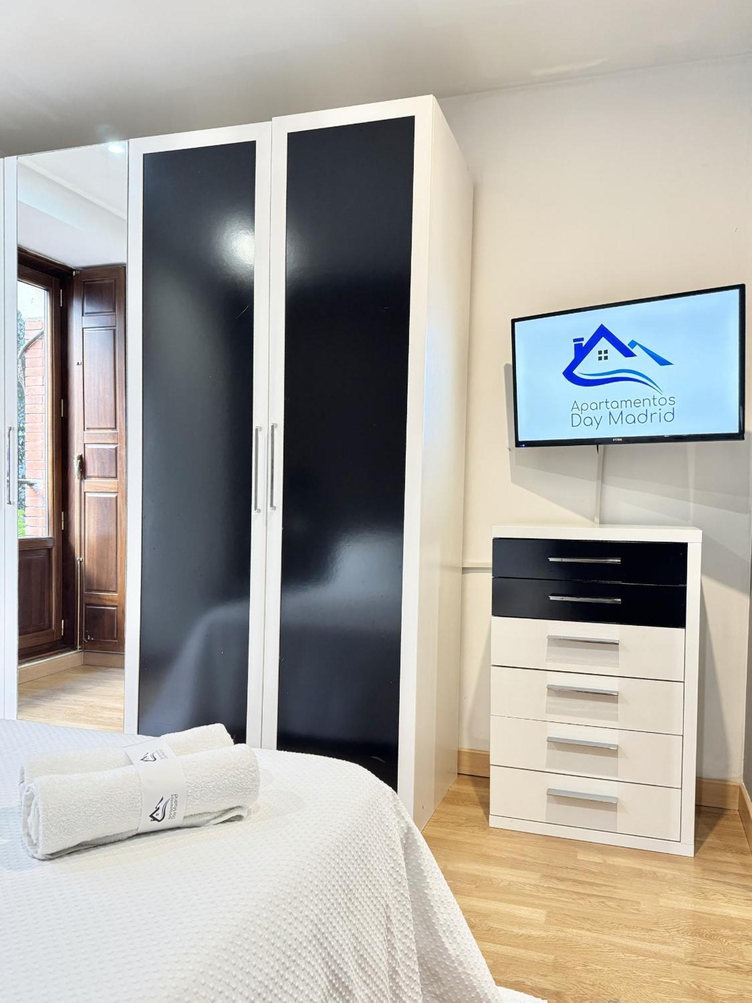 Apartamentos Day Madrid San Antonio Centro Gran Via Sol Malasana 외부 사진
